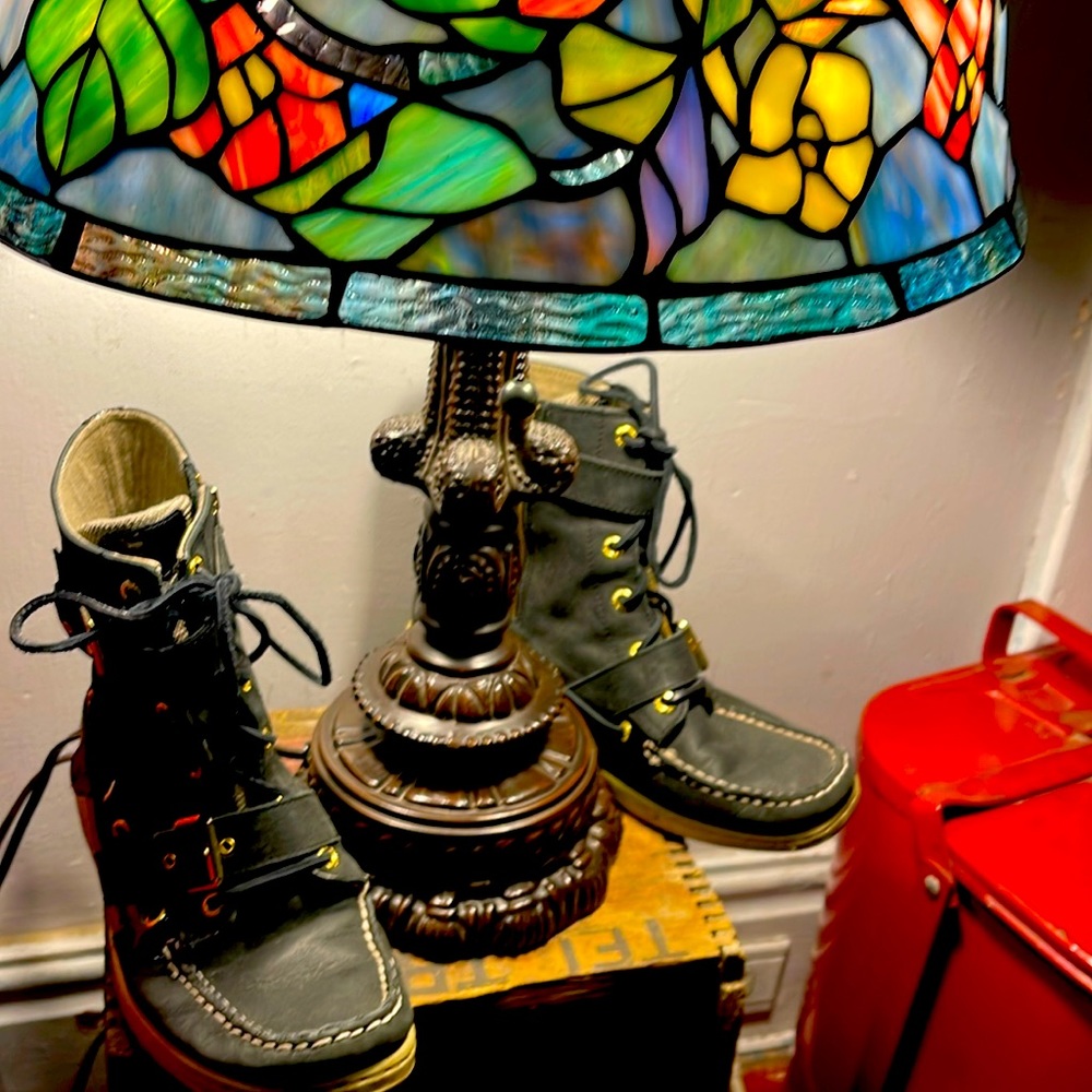 Vintage Sperry top sliders-black leather/gold! Great addition to your closet!